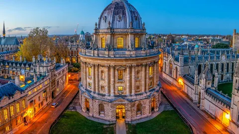 Oxford University A Destination for World-Class Education.